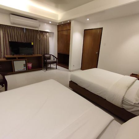 Hotel Holy Gate Sylhet Buitenkant foto
